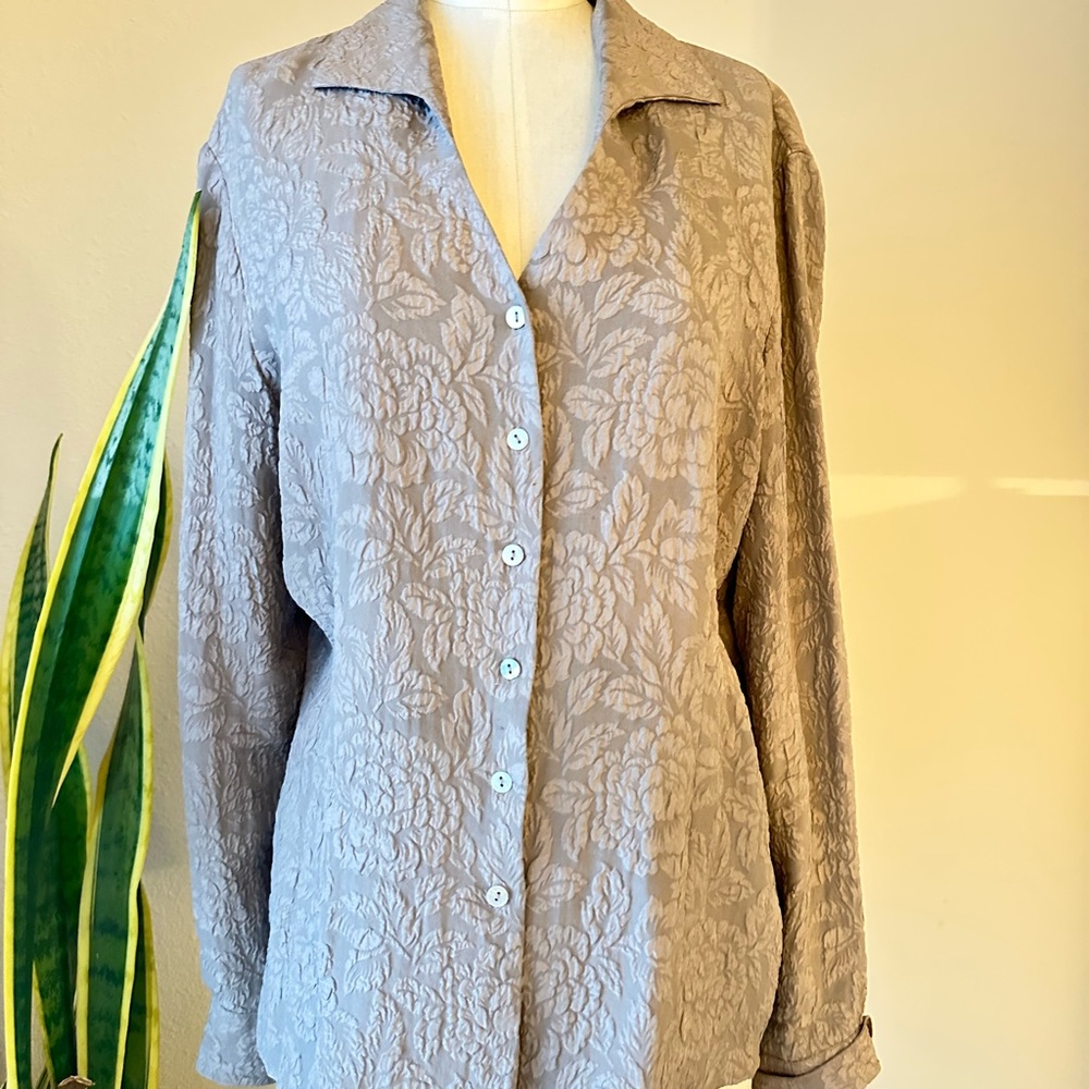 Allison Taylor Petite Women's 100% silk gray button up blouse Size petite medium - Picture 3 of 7